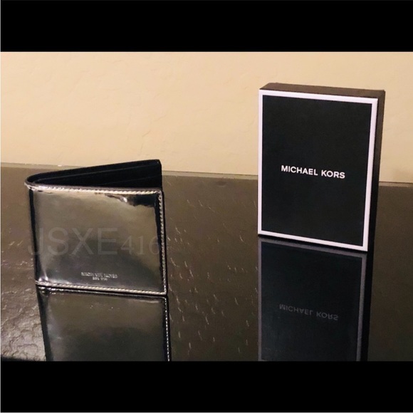 Authentic Michael Kors Harrison Slim Billfold Wallet - Metallic Silver - Picture 2 of 6